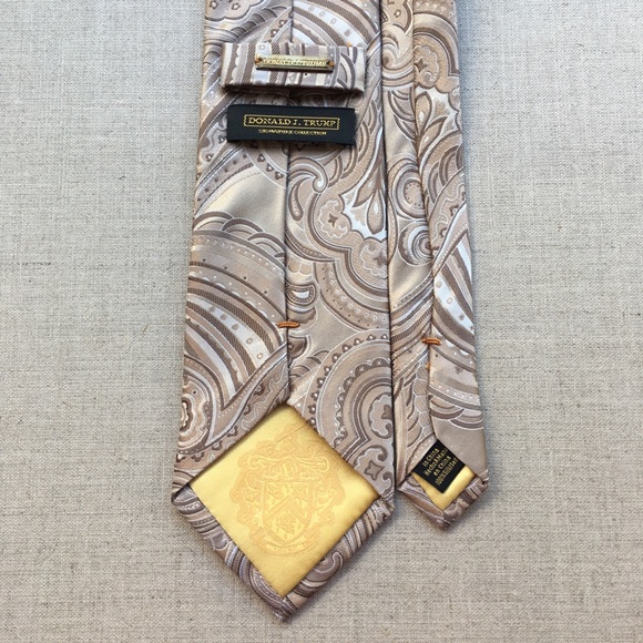 Donald Trump Brown Paisley Silk Tie - Picture 5 of 6